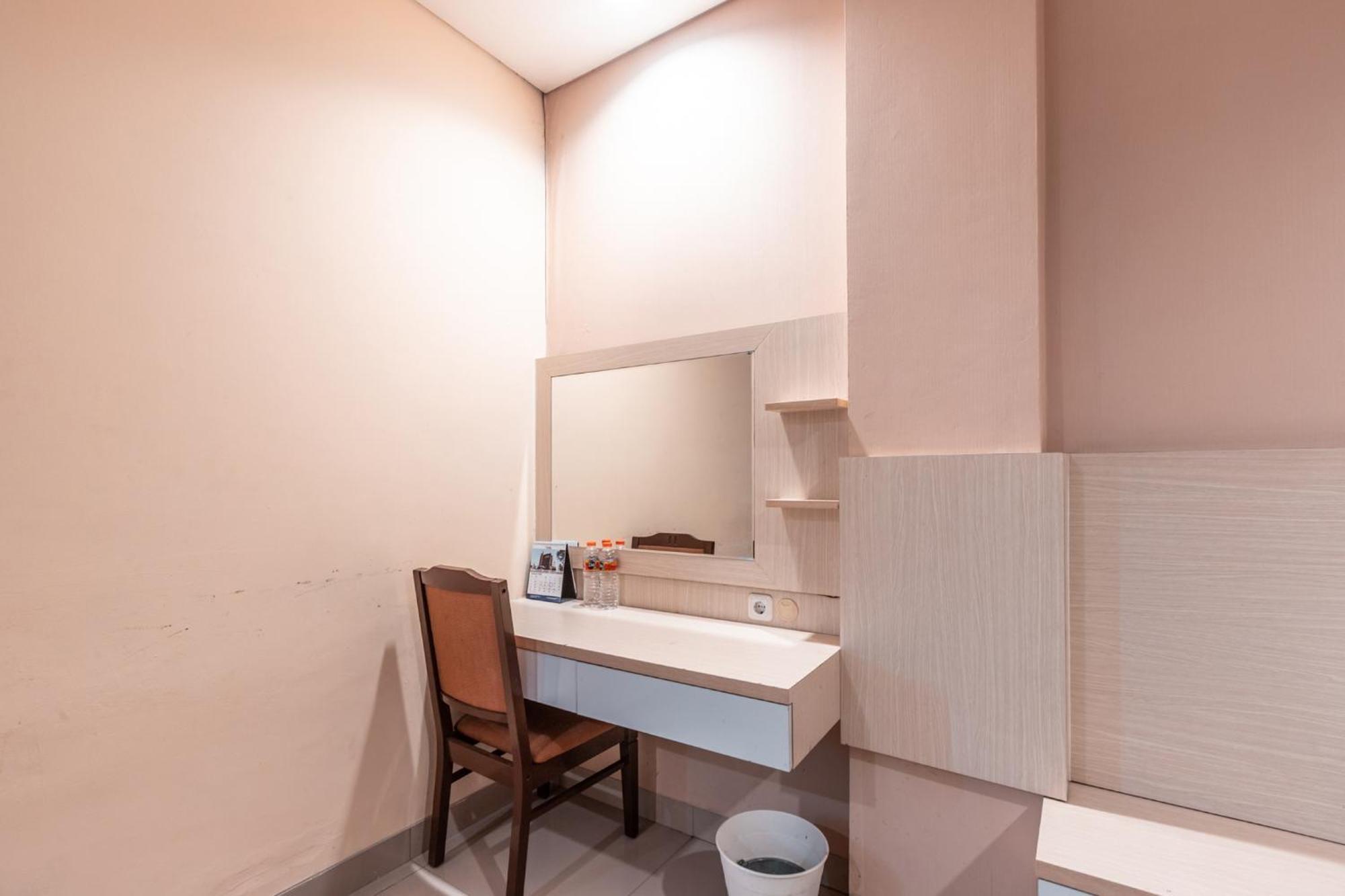 Vaccinated Staff - Collection O 26 Hotel Igloo Bekasi Exterior foto